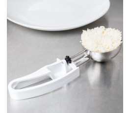 Cuillère blanche à mesurer