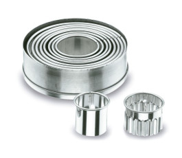 Plain stainless steel cutters 13.8x13.8x4.2 cm