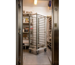 Echelle haute 60 x 40 cm 18 niveaux Cambro