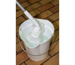 Vikan 12L bucket - graduated with spout - White