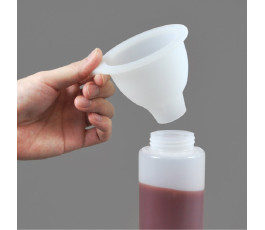 Silicone funnel for FIFO bottles