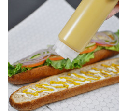 Le squeeze permet une distribution des sauces précise