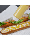 Le squeeze permet une distribution des sauces précise
