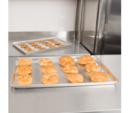 Vollrath perforated aluminum baking tray (65x45x2.5cm)